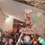 Al suo interno � conservata in una teca la statua di San Michele che viene condotta in processione durante le celebrazioni. Quest�ultima presenta la sua scintillante armatura e l�elmo poggiato sui boccoli biondi, la spada sguainata in una mano e lo scudo nell�altra e ai piedi il demonio scacciato negli inferi